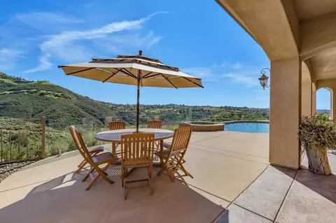 Exterior - 2247 Margarita Gln, Fallbrook, CA 92028 photo 5 of 8