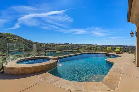 Exterior - 2247 Margarita Gln, Fallbrook, CA 92028 photo 2 of 8