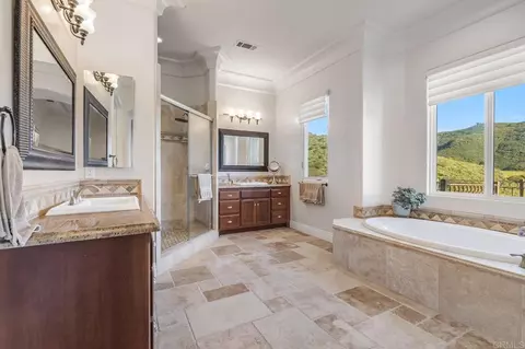 Bath - 2247 Margarita Gln, Fallbrook, CA 92028 photo 1 of 6