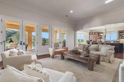 Living - 2247 Margarita Gln, Fallbrook, CA 92028 photo 7 of 8