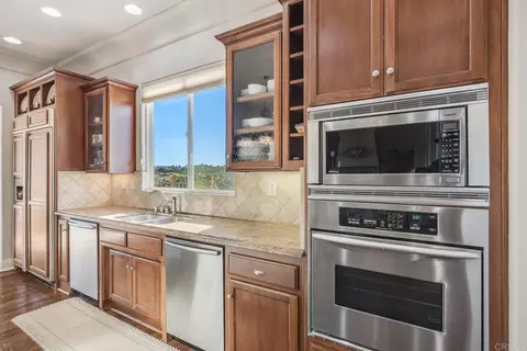 Kitchen - 2247 Margarita Gln, Fallbrook, CA 92028 photo 3 of 6