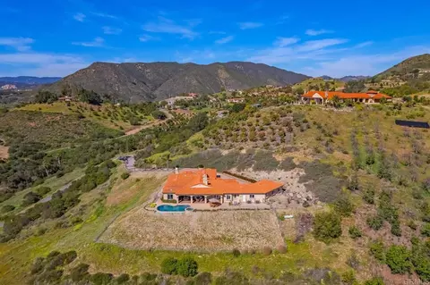 View/Area - 2247 Margarita Gln, Fallbrook, CA 92028 photo 2 of 3