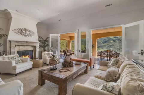 Living - 2247 Margarita Gln, Fallbrook, CA 92028 photo 5 of 8