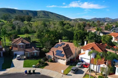 574 Golf Gln, San Marcos, CA 92069