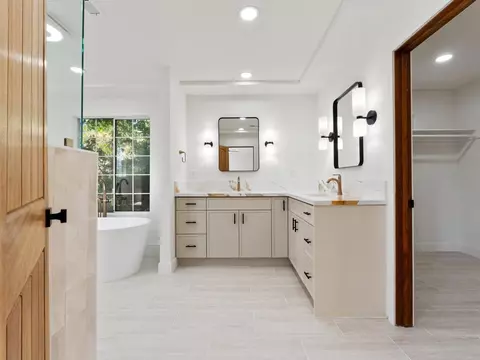 Bath - 28148 Mountain Meadow Rd, Escondido, CA 92026 photo 1 of 5