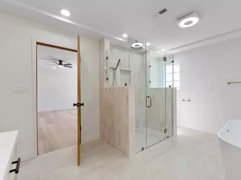 Bath - 28148 Mountain Meadow Rd, Escondido, CA 92026 photo 2 of 5