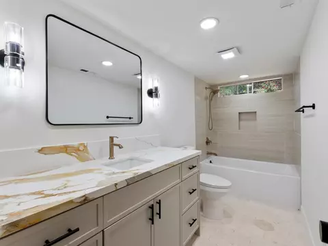 Bath - 28148 Mountain Meadow Rd, Escondido, CA 92026 photo 4 of 5
