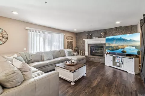 Living - 29950 Robbie Ln, Vista, CA 92084 photo 1 of 2