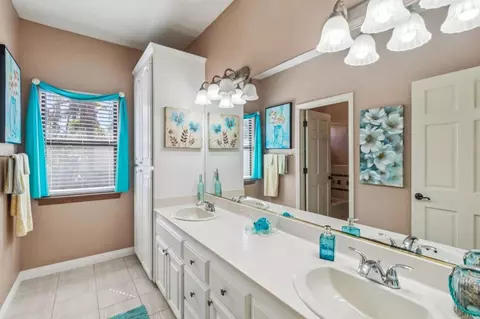 Bath - 29950 Robbie Ln, Vista, CA 92084 photo 3 of 5