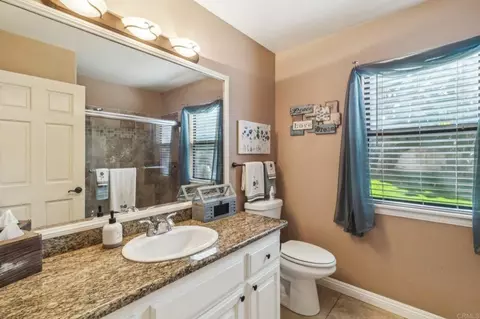 Bath - 29950 Robbie Ln, Vista, CA 92084 photo 4 of 5