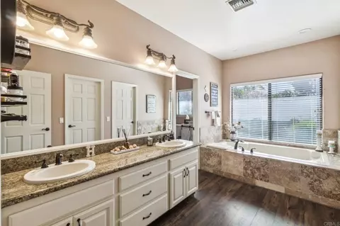 Bath - 29950 Robbie Ln, Vista, CA 92084 photo 1 of 5
