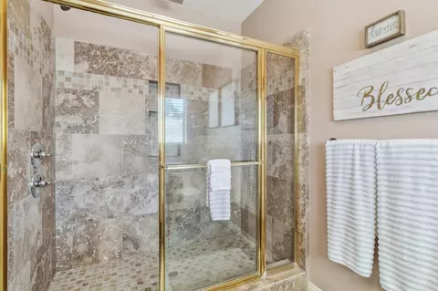 Bath - 29950 Robbie Ln, Vista, CA 92084 photo 2 of 5