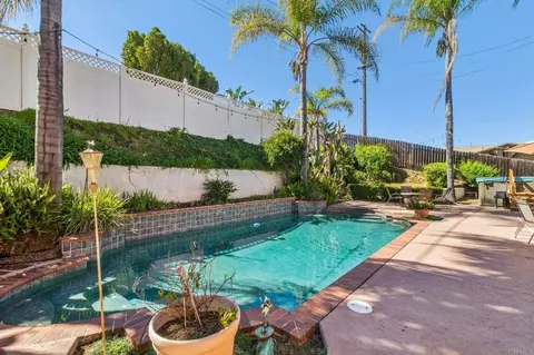 Exterior - 29950 Robbie Ln, Vista, CA 92084 photo 4 of 11
