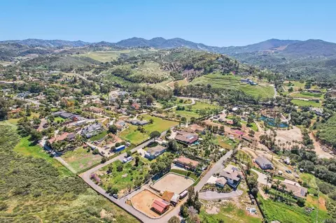 View/Area - 29950 Robbie Ln, Vista, CA 92084 photo 5 of 7