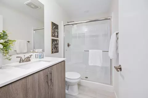 Bath - 35103 Vine Pl, Fallbrook, CA 92028 photo 2 of 4