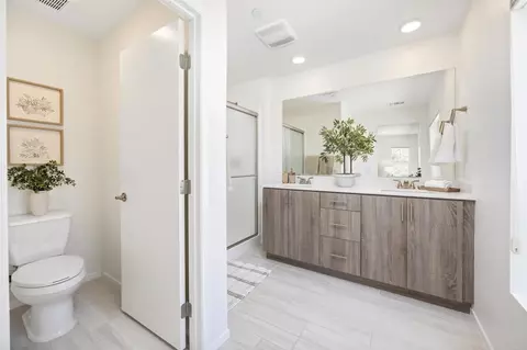 Bath - 35103 Vine Pl, Fallbrook, CA 92028 photo 3 of 4