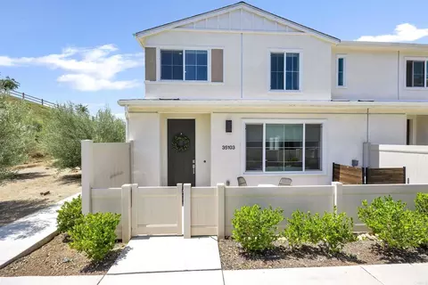35103 Vine Pl, Fallbrook, CA 92028