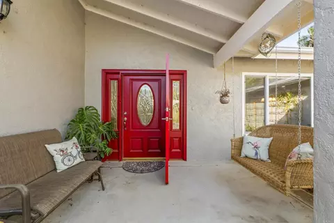 Entry Way - 3434 Los Sicomoros Ln, Fallbrook, CA 92028 photo 1 of 2