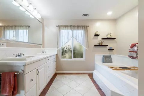 Bath - 3434 Los Sicomoros Ln, Fallbrook, CA 92028 photo 2 of 7