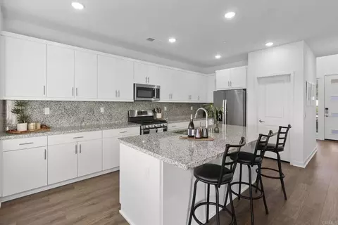 Kitchen - 35182 Orchard Trl, Fallbrook, CA 92028 photo 4 of 5
