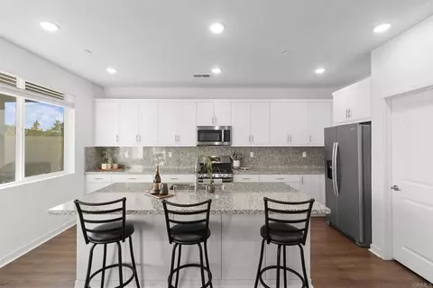 Kitchen - 35182 Orchard Trl, Fallbrook, CA 92028 photo 3 of 5