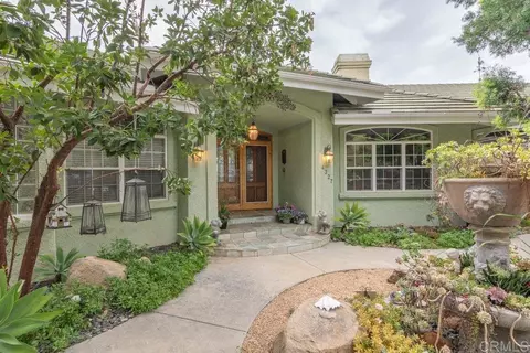 4327 Hollyhill Rd, Vista, CA 92084