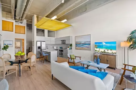 Living - 550 Seagaze Dr #19, Oceanside, CA 92054 photo 2 of 2