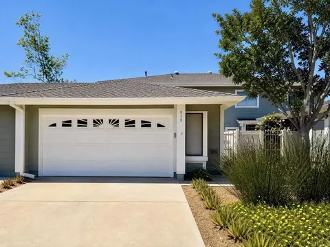 919 Wentworth Cir, Vista, CA 92081