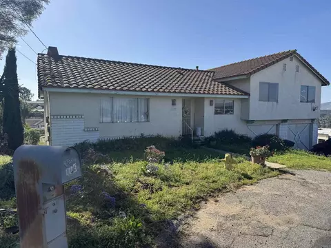 103 Howell Heights Dr, Escondido, CA 92025