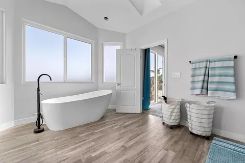 Bath - 4912 Colusa Dr, Oceanside, CA 92056 photo 3 of 6