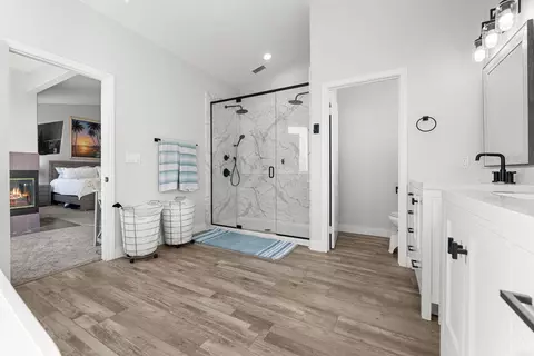 Bath - 4912 Colusa Dr, Oceanside, CA 92056 photo 2 of 6