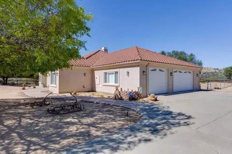 Exterior - 10204 Mount Olympus Valley Rd, Fallbrook, CA 92028 photo 3 of 13