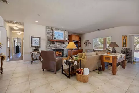 Living - 10204 Mount Olympus Valley Rd, Fallbrook, CA 92028 photo 4 of 5