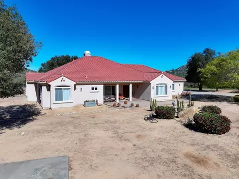 Exterior - 10204 Mount Olympus Valley Rd, Fallbrook, CA 92028 photo 2 of 13