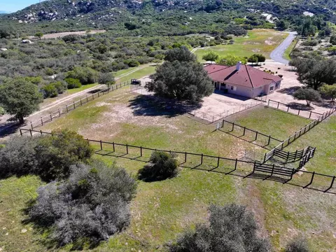 Exterior - 10204 Mount Olympus Valley Rd, Fallbrook, CA 92028 photo 10 of 13