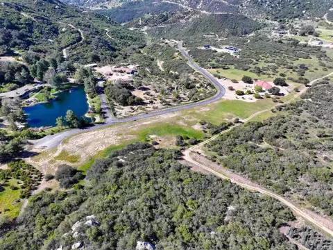 View/Area - 10204 Mount Olympus Valley Rd, Fallbrook, CA 92028 photo 2 of 15