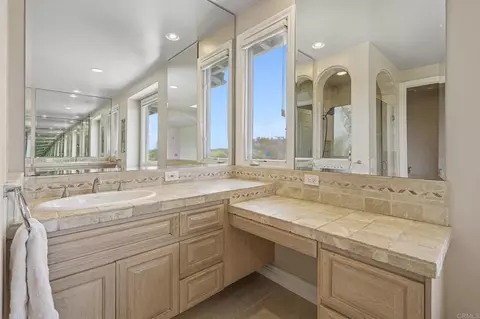 Bath - 970 Dove Run Rd, Encinitas, CA 92024 photo 4 of 9