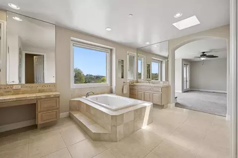 Bath - 970 Dove Run Rd, Encinitas, CA 92024 photo 2 of 9
