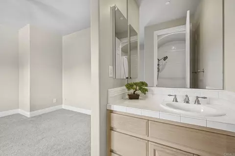 Bath - 970 Dove Run Rd, Encinitas, CA 92024 photo 6 of 9
