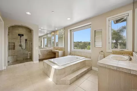 Bath - 970 Dove Run Rd, Encinitas, CA 92024 photo 1 of 9