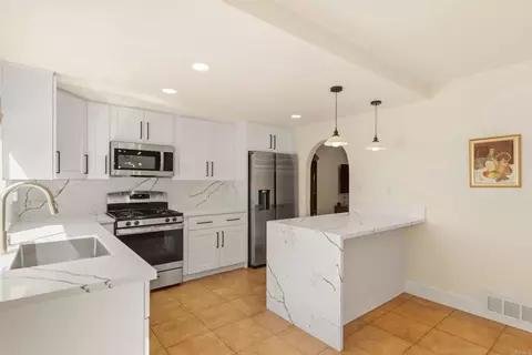 1651 S Juniper St #206, Escondido, CA 92025