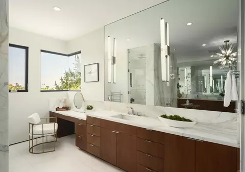 Bath - 6819 Paseo Laredo, La Jolla, CA 92037 photo 4 of 8