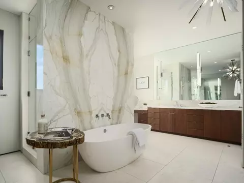 Bath - 6819 Paseo Laredo, La Jolla, CA 92037 photo 3 of 8