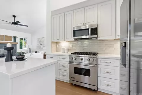 630 Poinsettia Park N, Encinitas, CA 92024