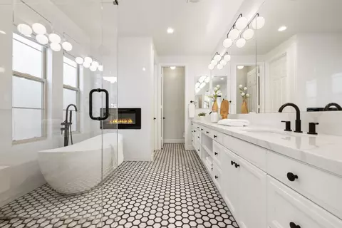 2124 Historic Decatur Rd, San Diego, CA 92106