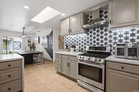 Kitchen - 2455 Clearcrest Ln, Fallbrook, CA 92028 photo 7 of 9