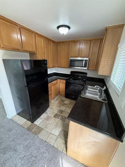 Kitchen - 525 Calle Montecito #122, Oceanside, CA 92057 photo 3 of 4