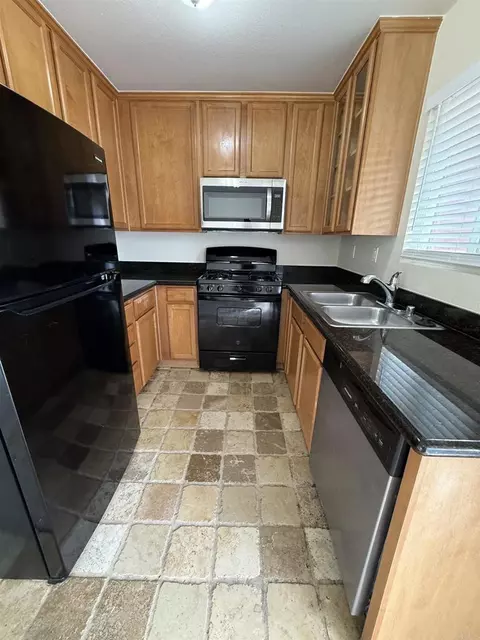 Kitchen - 525 Calle Montecito #122, Oceanside, CA 92057 photo 4 of 4