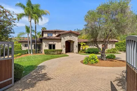 2428 Catalina Ave, Vista, CA 92084