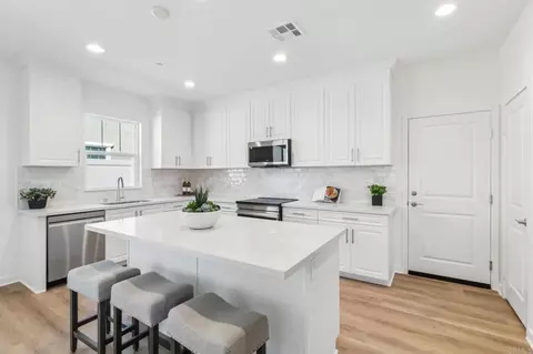 Kitchen - 701 Kingbird Loop, Oceanside, CA 92058 photo 1 of 4